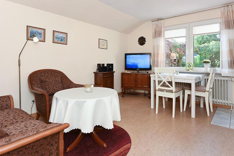 Ferienwohnungen Im Haus Nordseebrise Нойхарлингерзийл Екстериор снимка